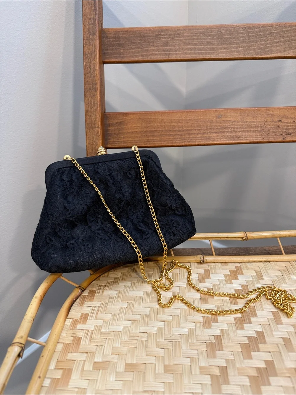 Vintage Black Floral Lace Evening Clutch Gold Tone Kiss Lock Chain Purse